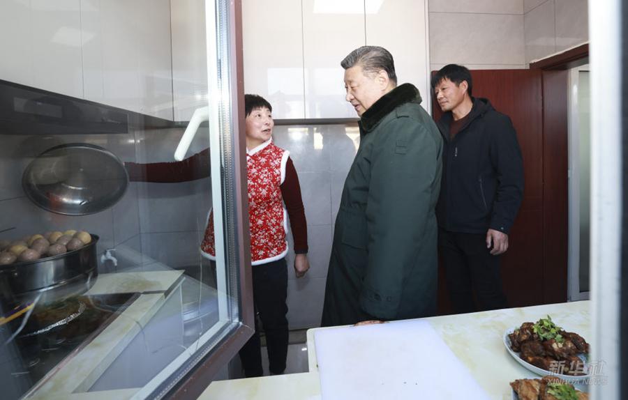 Xi Jinping visita le persone colpite dalle inondazioni nella provincia del Liaoning