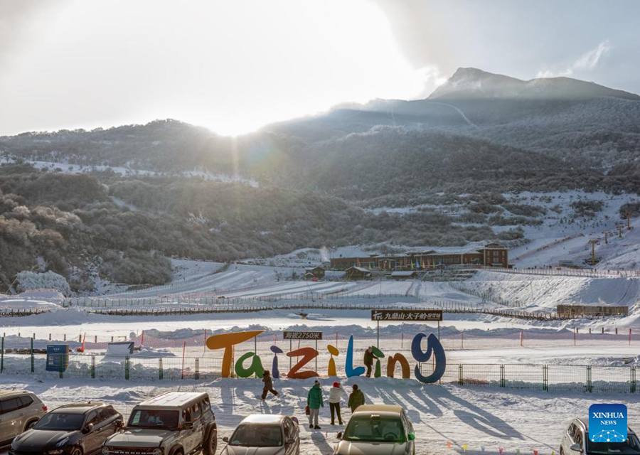 Sichuan attira turisti e appassionati di sport sulla neve con ricche risorse di ghiaccio e neve
