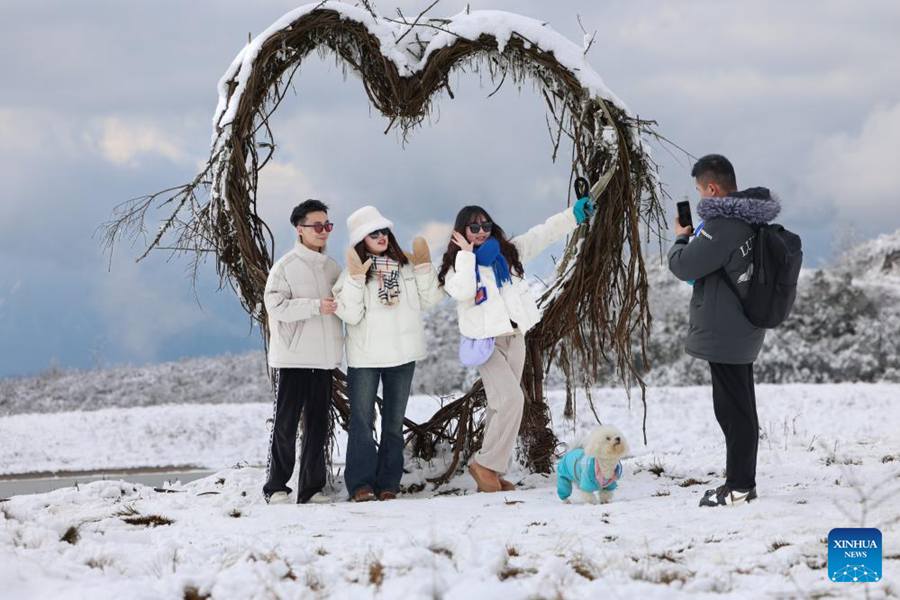 Sichuan attira turisti e appassionati di sport sulla neve con ricche risorse di ghiaccio e neve