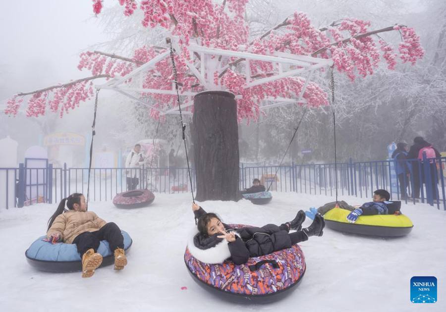 Sichuan attira turisti e appassionati di sport sulla neve con ricche risorse di ghiaccio e neve