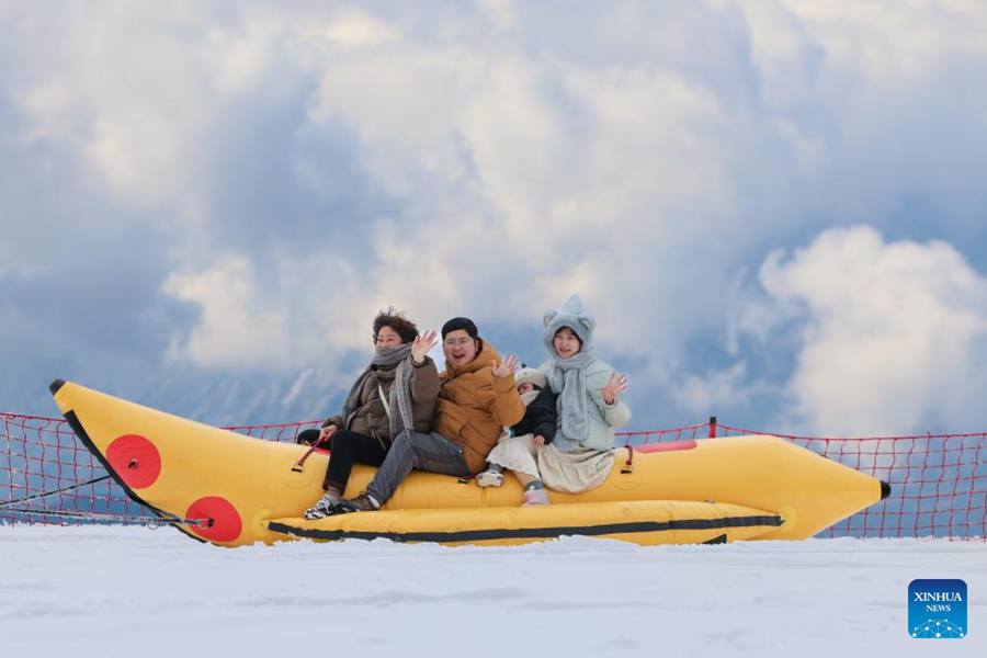 Sichuan attira turisti e appassionati di sport sulla neve con ricche risorse di ghiaccio e neve