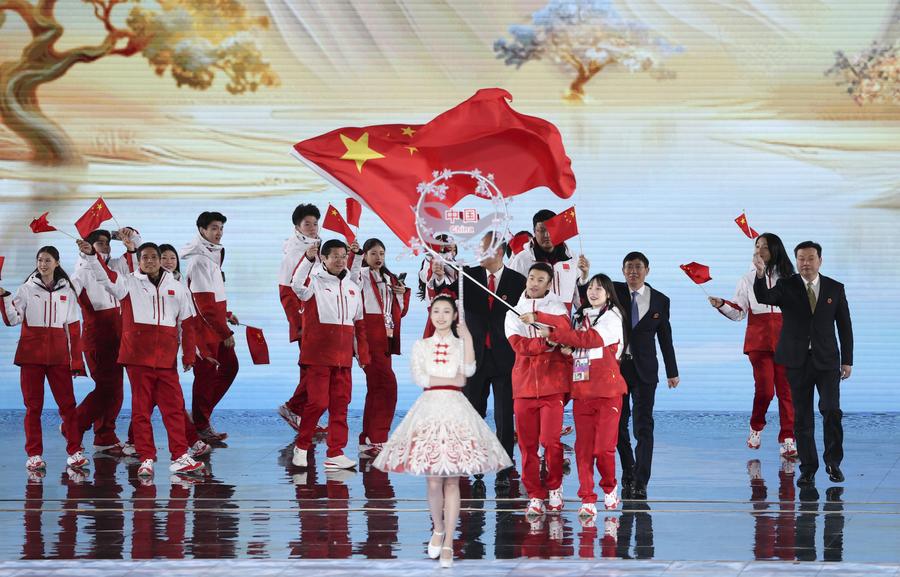 La delegazione cinese sfila durante la cerimonia di apertura. (7 febbraio 2025 - Xinhua/Yang Lei)