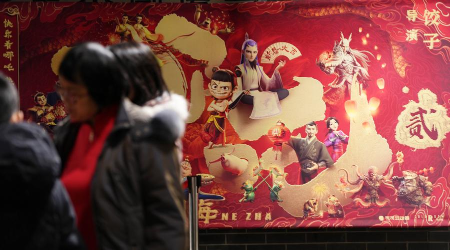 Un poster del film d'animazione "Ne Zha 2" in un cinema di Shenyang, nella provincia nordorientale cinese di Liaoning. (6 febbraio 2025 - Xinhua/Li Gang)