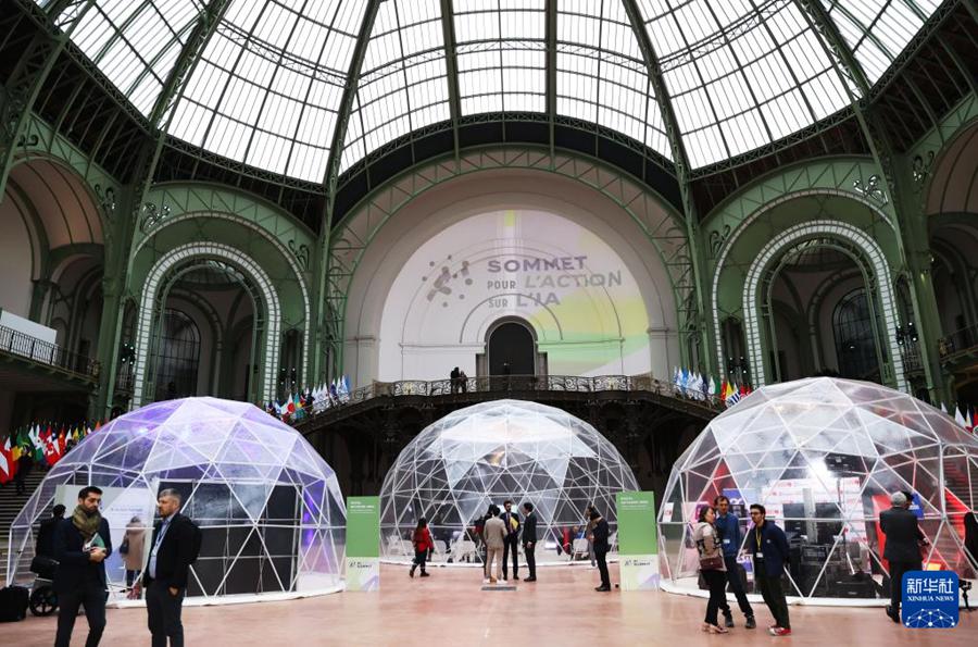 Parigi, aperto il Summit sull'IA