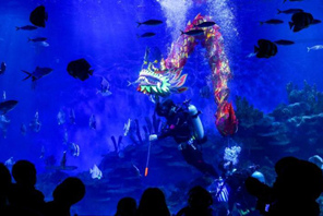 Hubei, messa in scena danza subacquea del drago per accogliere la Festa della Primavera