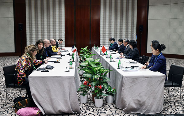 Wang Yi incontra il Ministro degli Esteri francese Jean-Noël Barrot