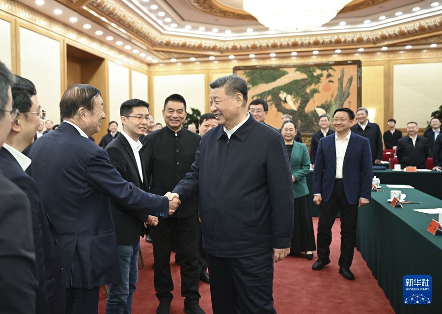 Xi Jinping presenzia a simposio su imprese private