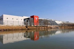 Shanghai: in funzione la Megafabbrica Tesla di batterie di accumulo energetico