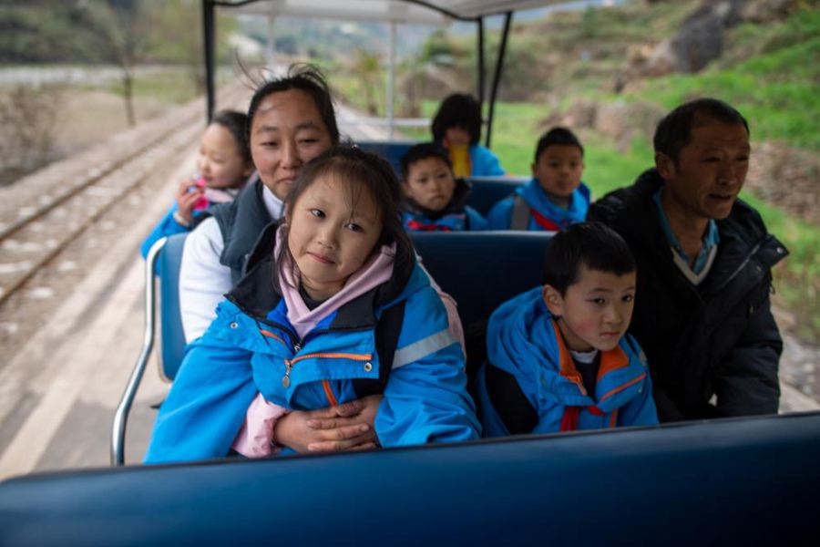 Yunnan, strutture panoramiche aiutano ad accorciare il tragitto dei bambini verso scuola