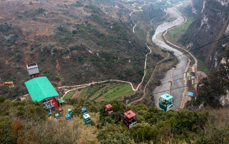 Yunnan, strutture panoramiche aiutano ad accorciare il tragitto dei bambini verso scuola