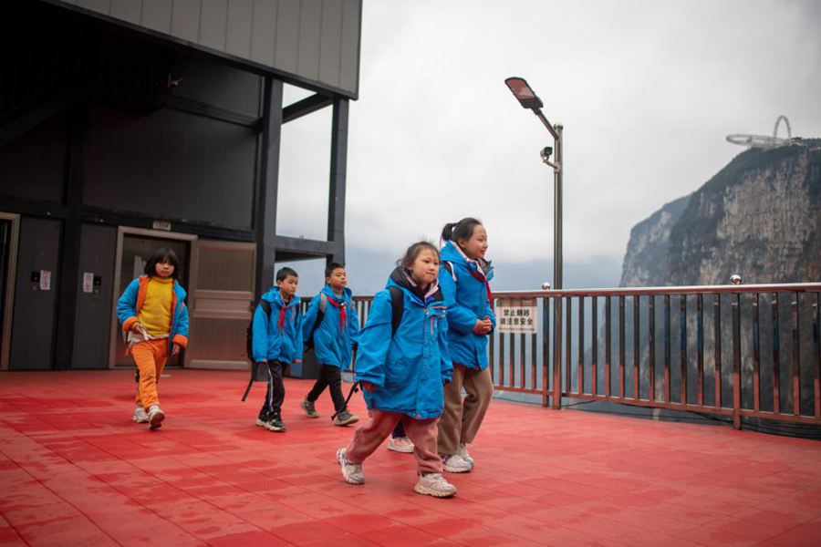 Yunnan, strutture panoramiche aiutano ad accorciare il tragitto dei bambini verso scuola