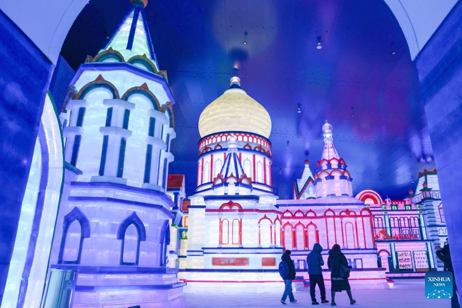 Il più grande parco a tema di ghiaccio e neve al coperto del mondo riapre a Harbin