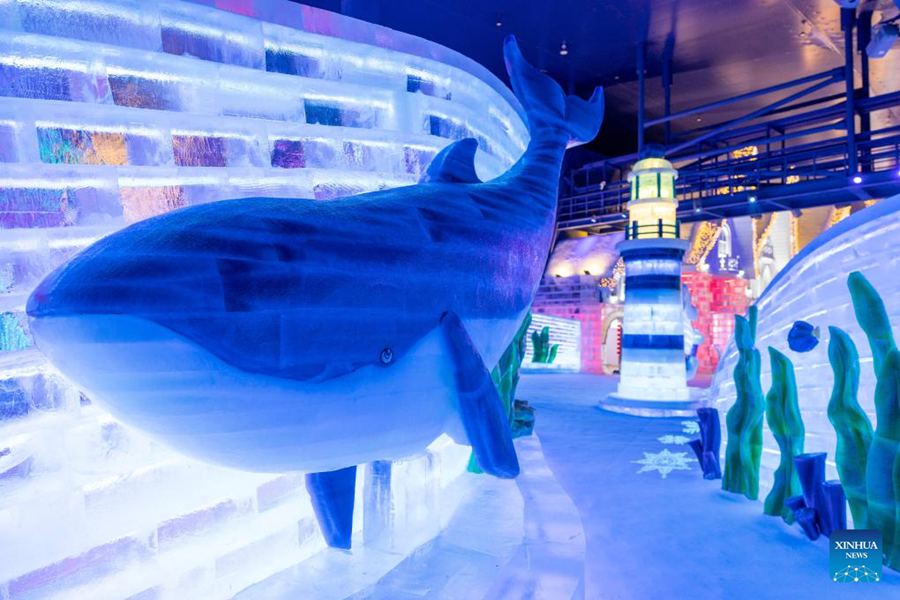 Il più grande parco a tema di ghiaccio e neve al coperto del mondo riapre a Harbin