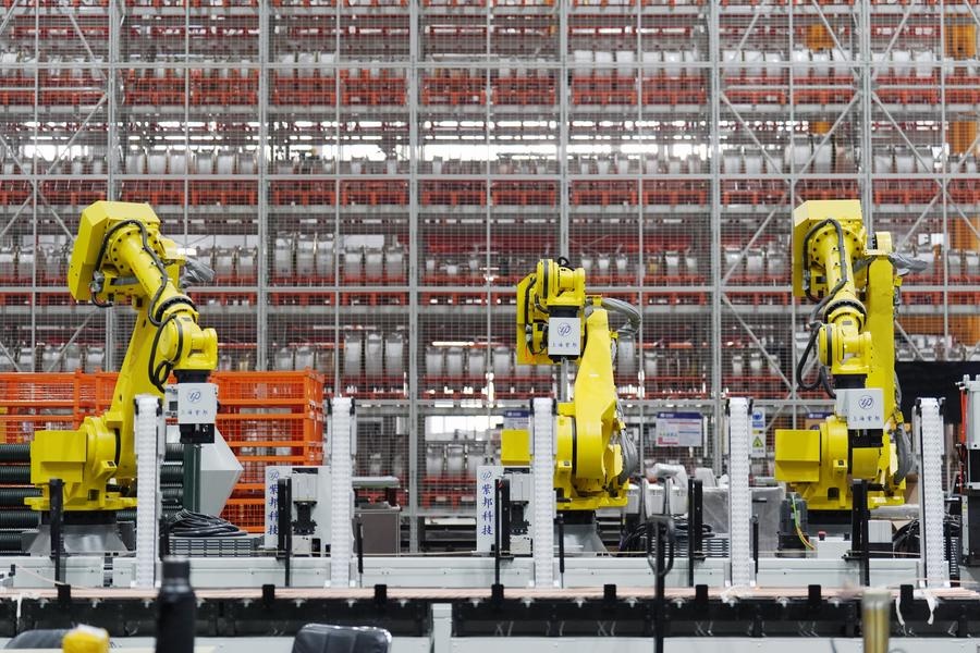 Apparecchiature intelligenti in funzione presso una fabbrica di bobine della Harbin Electric Machinery Company Ltd. ad Harbin, nella provincia nord-orientale cinese dello Heilongjiang. (26 febbraio 2025 - Xinhua/Wang Song)