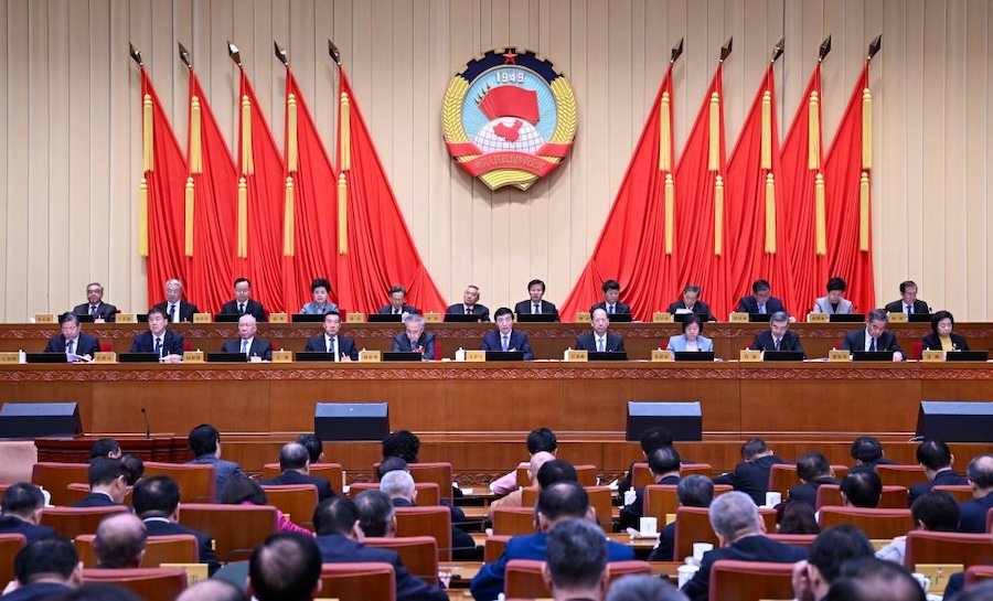 Wang Huning, membro del Comitato Permanente dell'Ufficio Politico del Comitato Centrale del PCC e presidente del Comitato Nazionale della CCPPC, presiede la riunione di chiusura della 10a sessione del Comitato Permanente del 14° Comitato Nazionale della CCPPC e tiene un discorso alla riunione di Beijing, capitale della Cina, il 2 marzo 2025. (Xinhua/Xie Huanchi)