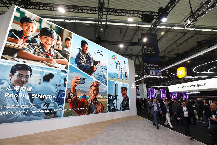 Stand di China Mobile al Mobile World Congress 2025 a Barcellona, Spagna. (3 marzo 2025 - Xinhua/Zhao Dingzhe)