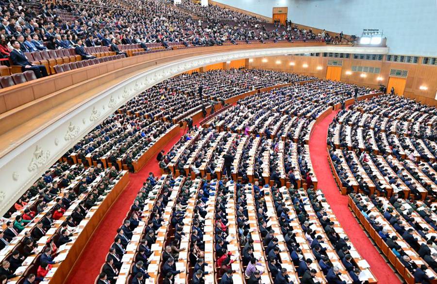 Xi Jinping e altri leader presenziano alla seconda riunione plenaria della terza sessione della 14esima APN
