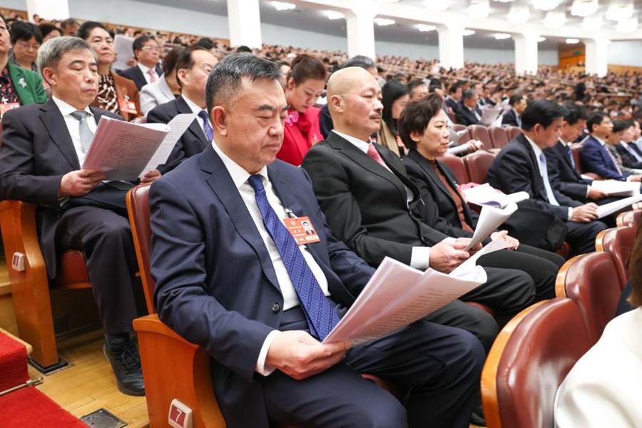Xi Jinping e altri leader presenziano alla seconda riunione plenaria della terza sessione della 14esima APN