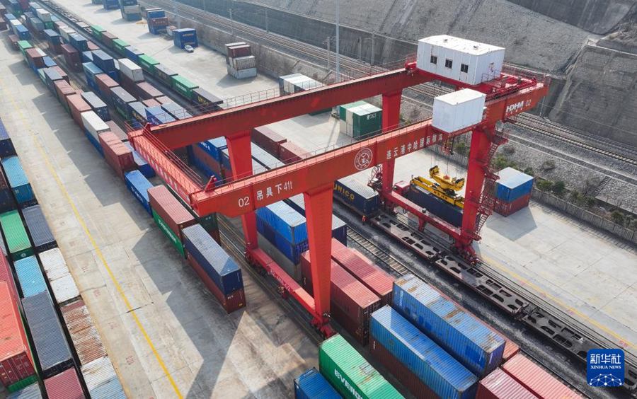 Treni merci Cina-Europa operati dal porto di Lianyungang crescono del 22,9% nei primi due mesi dell'anno