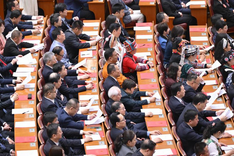 Legislatura nazionale cinese tiene riunione di chiusura della sua sessione annuale