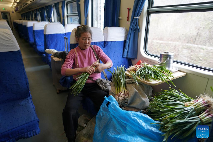 Treno lento accelera la rivitalizzazione rurale in Cina