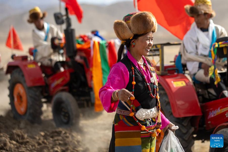 Agricoltori dello Xizang accolgono la stagione della semina primaverile