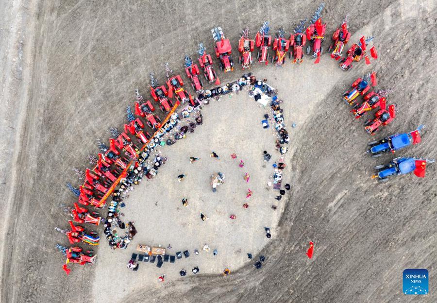 Agricoltori dello Xizang accolgono la stagione della semina primaverile