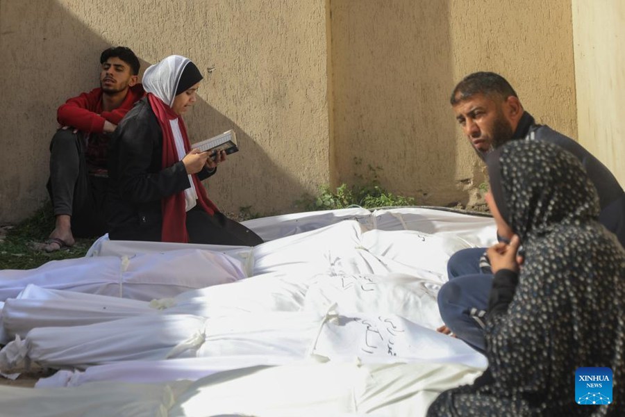 Massicci attacchi aerei israeliani nella Striscia di Gaza, 413 morti