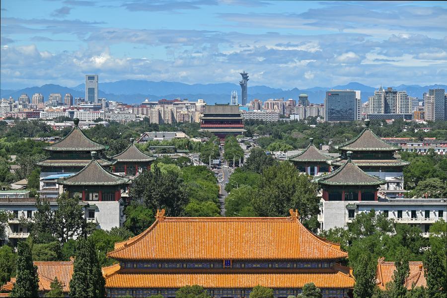 Torre del Tamburo vista dalla collina Jingshan sull'Asse Centrale di Beijing. (12 agosto 2024 - Xinhua/Li Xin)