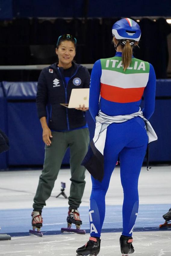 Da Changchun a Milano: il viaggio interculturale dell'allenatrice di short track Qi