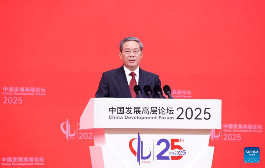 Il premier cinese Li Qiang partecipa alla cerimonia di apertura del China Development Forum 2025 di Beijing. (23 marzo 2025 - Xinhua/Huang Jingwen)