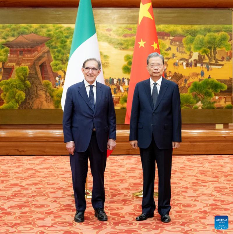 Zhao Leji, presidente del Comitato Permanente dell'Assemblea Popolare Nazionale, incontra il presidente del Senato italiano Ignazio La Russa a Beijing. (24 marzo 2025 - Xinhua/Zhai Jianlan)