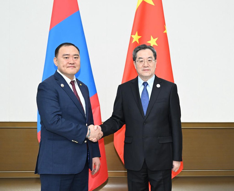 ‌Ding Xuexiang conduce un'ispezione a Hainan e incontra leader stranieri presenti al Forum di Boao per l’Asia 2025