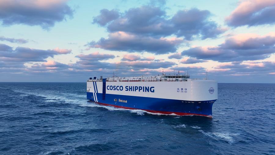 Wenjingkou, nave da trasporto veicoli da 8.600 unità equivalenti di autovetture (CEU) alimentata a gas naturale liquefatto (GNL), mentre è sottoposta a una prova in mare nel Mar Cinese Orientale. (21 febbraio 2025 - Xinhua)