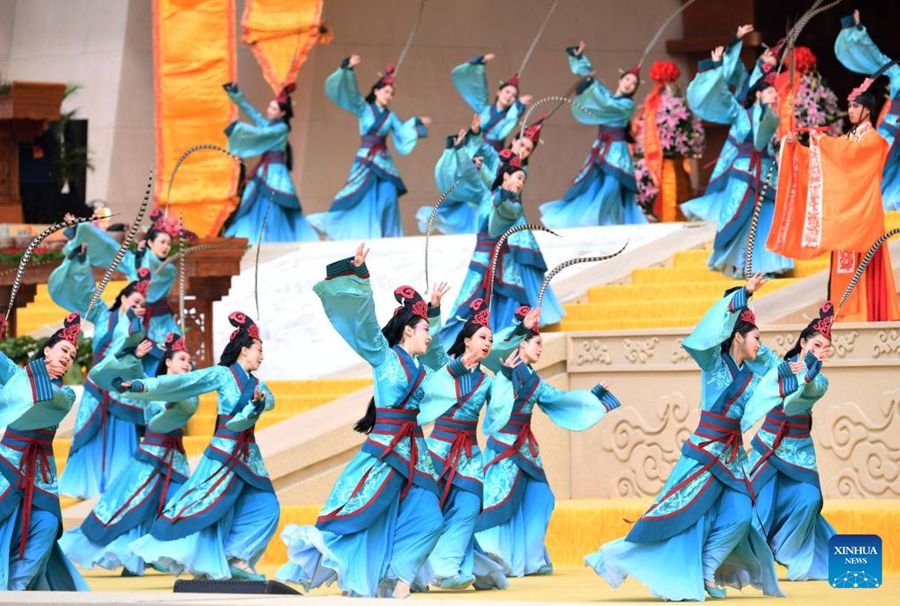 Grande cerimonia in onore dell'antenato leggendario Huangdi nella provincia cinese dello Henan
