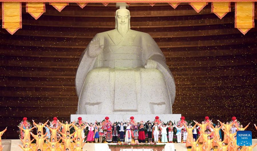 Grande cerimonia in onore dell'antenato leggendario Huangdi nella provincia cinese dello Henan