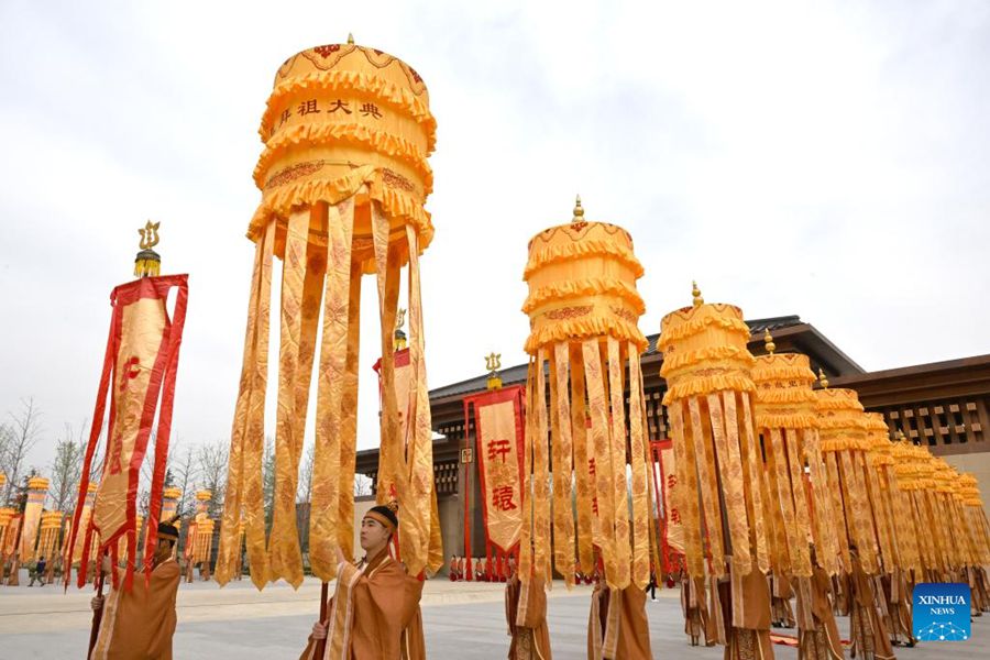 Grande cerimonia in onore dell'antenato leggendario Huangdi nella provincia cinese dello Henan