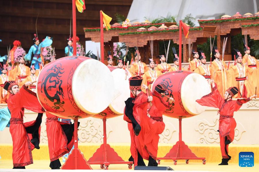 Grande cerimonia in onore dell'antenato leggendario Huangdi nella provincia cinese dello Henan