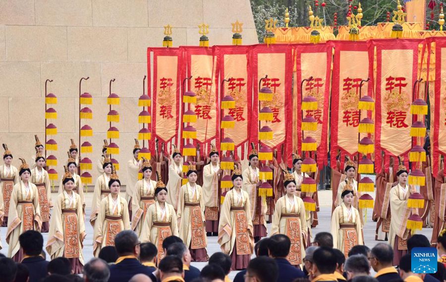 Grande cerimonia in onore dell'antenato leggendario Huangdi nella provincia cinese dello Henan