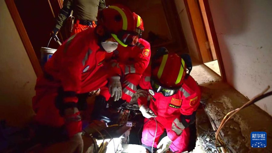 Sisma in Myanmar, squadra di soccorso cinese effettua operazione congiunta di salvataggio