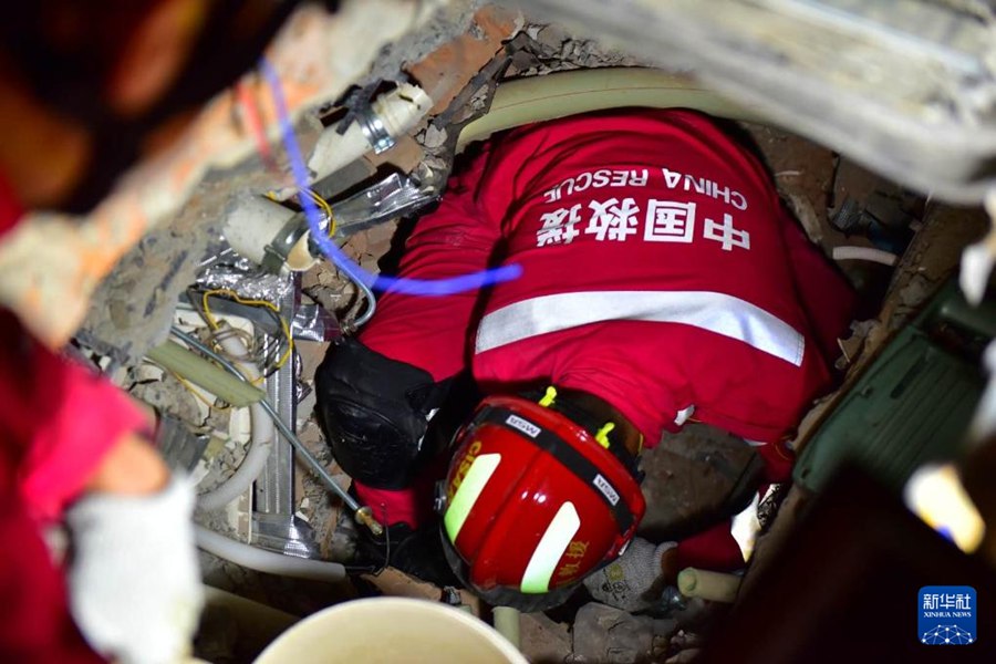 Sisma in Myanmar, squadra di soccorso cinese effettua operazione congiunta di salvataggio
