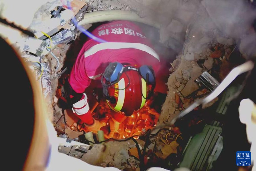 Sisma in Myanmar, squadra di soccorso cinese effettua operazione congiunta di salvataggio