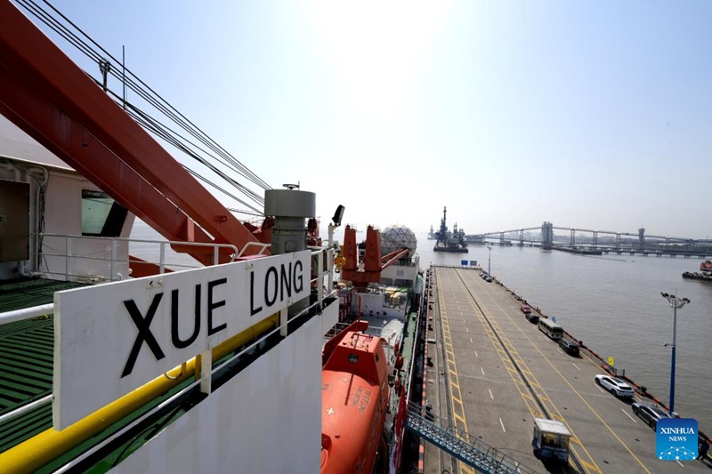 La nave rompighiaccio cinese Xuelong torna a Shanghai dopo una fruttuosa indagine in Antartide