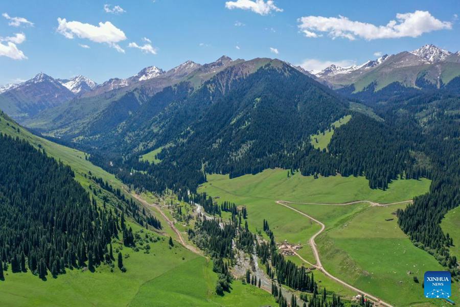 Veduta della Contea di Tekes nello Xinjiang, Cina