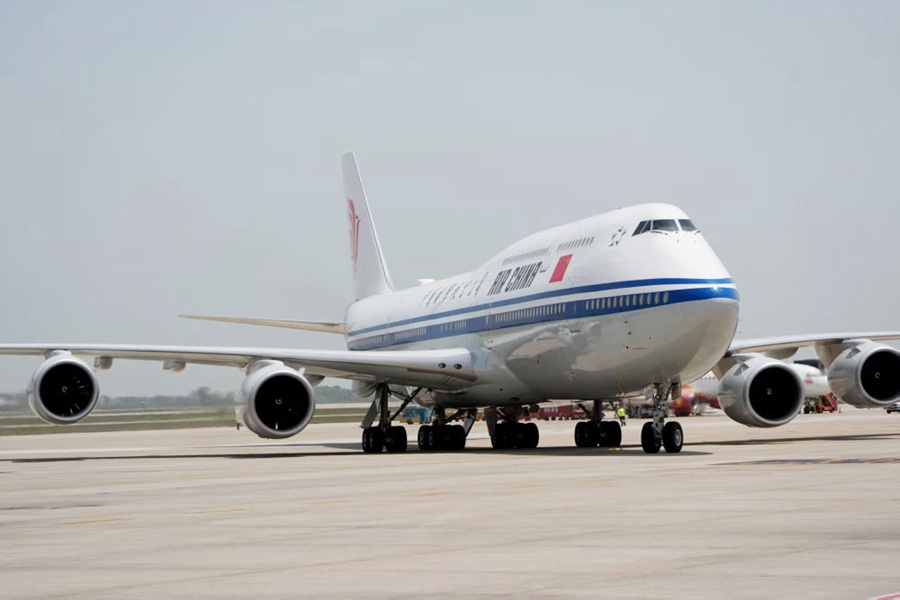 Xi Jinping arriva ad Hanoi