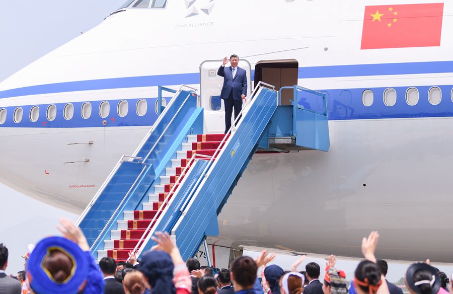 Xi Jinping inizia visita di Stato in Vietnam