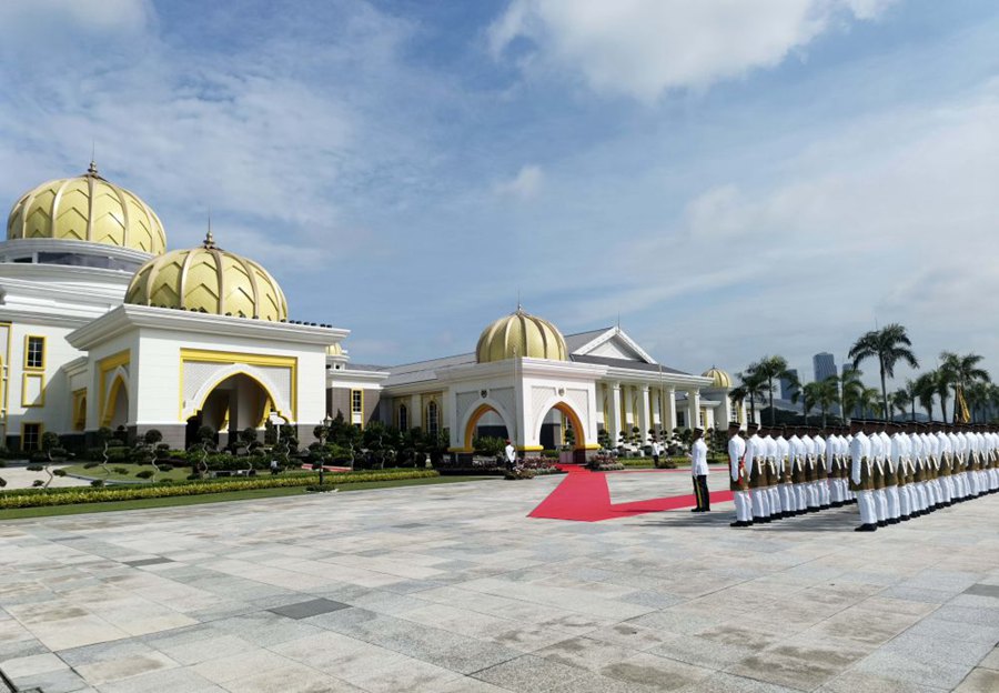 Xi Jinping arriva alla piazza del Palazzo Nazionale della Malesia per cerimonia di benvenuto​​ in suo onore