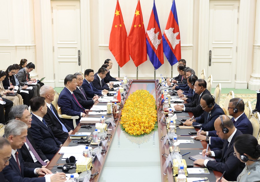Xi Jinping incontra Hun Sen, Presidente del Partito Popolare Cambogiano e Presidente del Senato