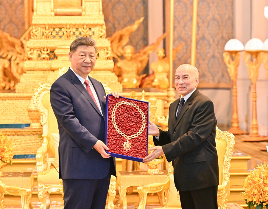 Xi Jinping incontra Norodom Sihamoni