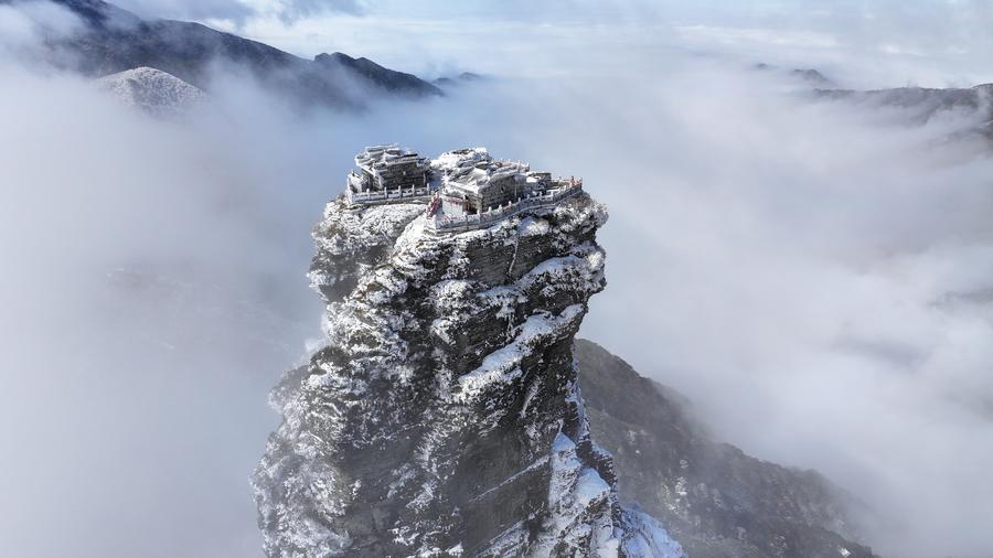 Vista del Monte Fanjing nella città di Tongren, provincia del Guizhou, sud-ovest della Cina. (7 marzo 2025 – Xinhua/Li He)